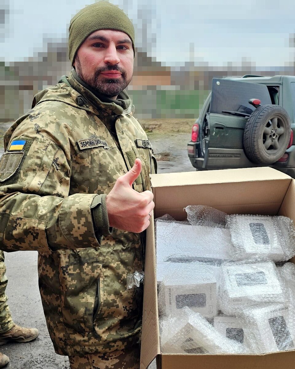 We delivered 10 Samsung tablets and 25 power banks to defenders from the 24th brigade.